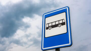 Opóźnienia w montażu nowych wiat przystankowych w Sandomierzu