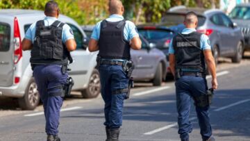38-letni mężczyzna próbował uciec policji ukrywając się na dachu za anteną w Sandomierzu