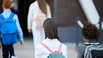 Młodzież w komendzie: edukacja o bezpieczeństwie i odpowiedzialności